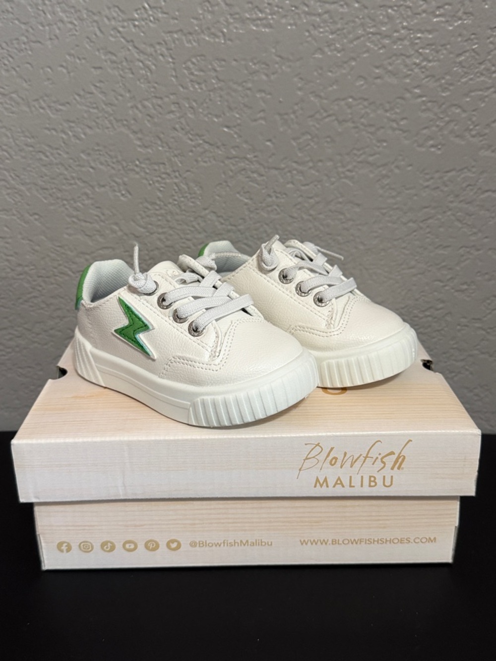 NEW Blowfish Malibu Toddler Boys Sneakers / Shoes Size 5T